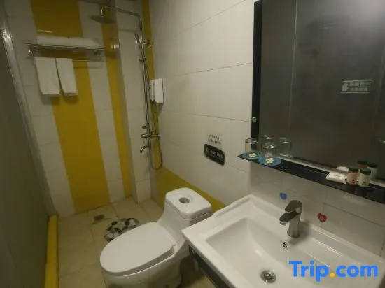 Yelin Nanwan Travel Rental Accommodation (Lingshui People's Hospital Branch)