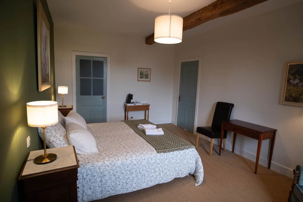 Deluxe Double room with mountain view (full double bed)