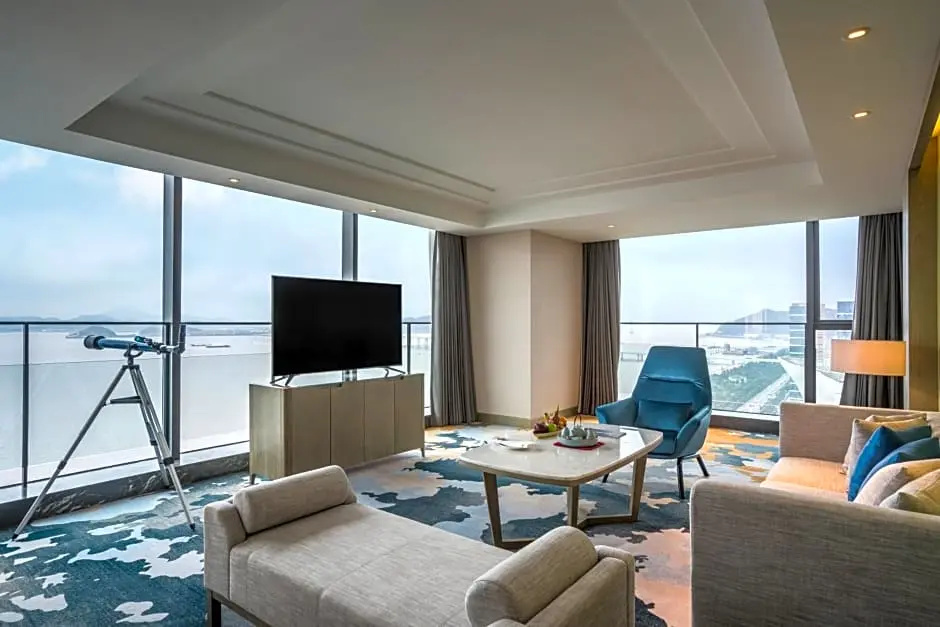 Superior Double Suite with sea view (full double bed)