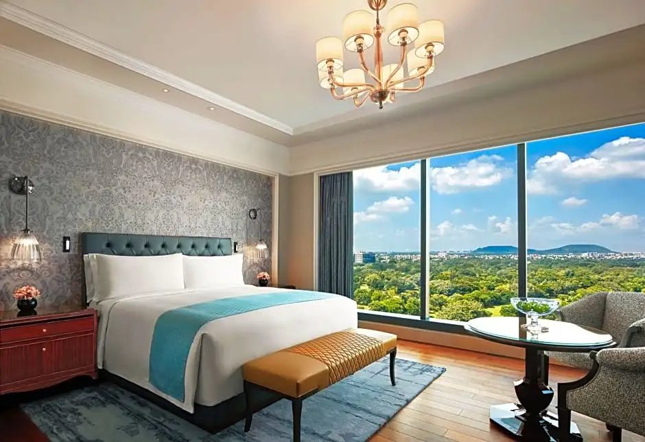 Standard Double Club room with golf view (full double bed)
