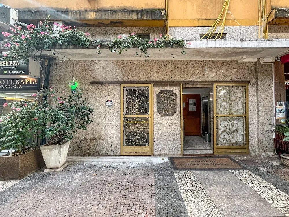 4 Minutes From Copacabana Nsc304b