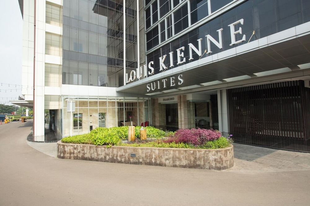 Louis Kienne Suite Cikarang