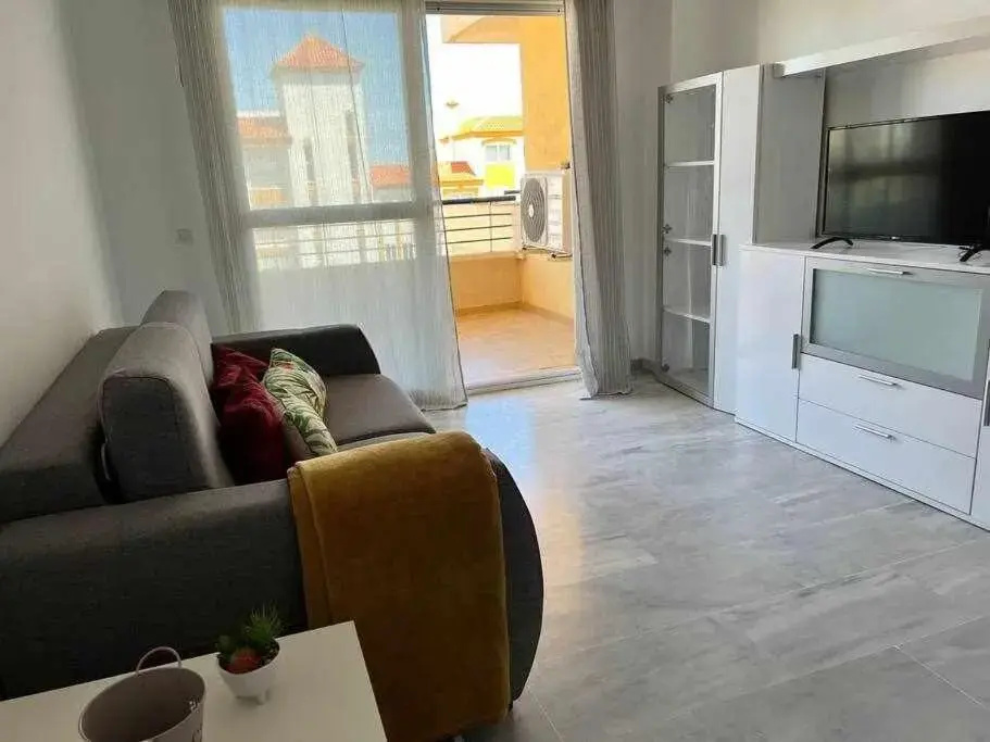 2 rooms con garaje frente Puerto Estepona
