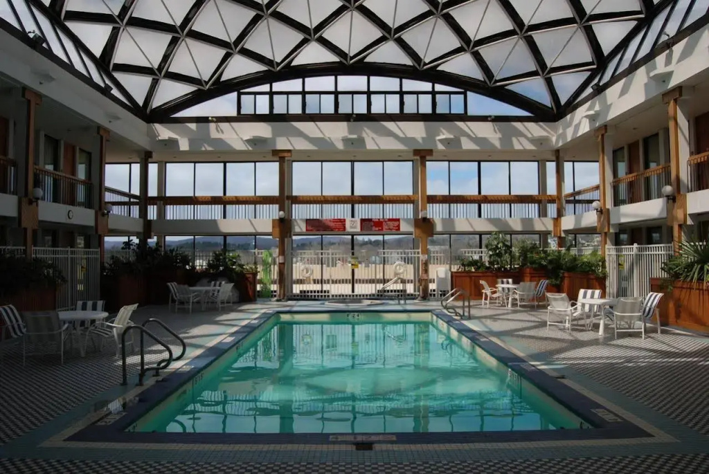 Holiday Inn & Suites Pittsfield-Berkshires by IHG - Général
