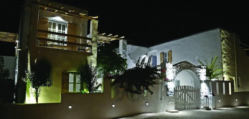8 Keys Residence