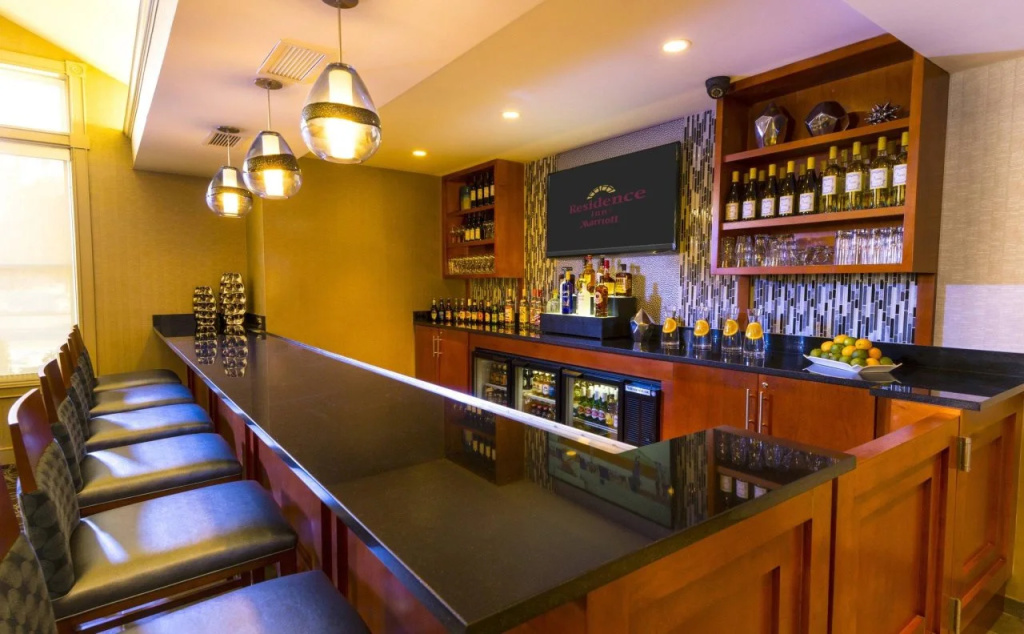 Food & Beverage