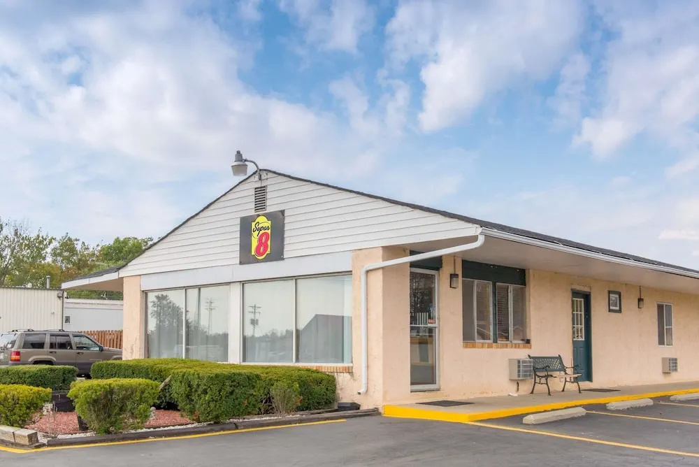 Super 8 Centerville-Richmond