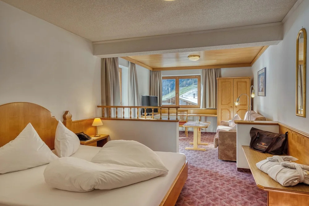 Standard Double room with balcony and with mountain view (full double bed)