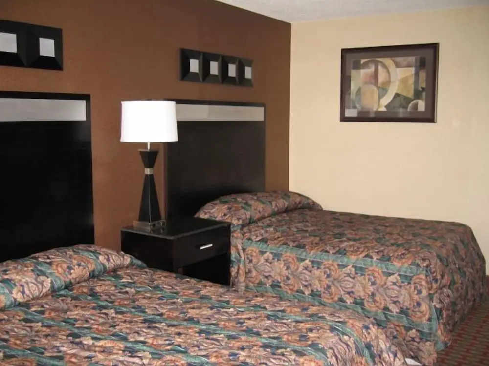 Townhouse Inn & Suites — фото