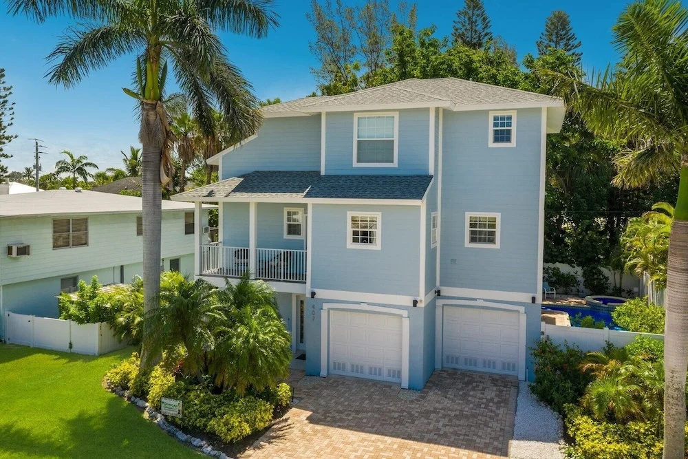 Fanta Sea 4 Bedroom Home by RedAwning