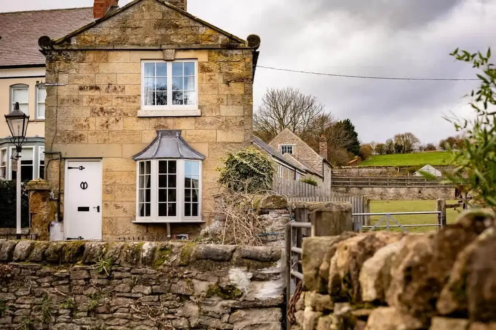 Cosy Yew Tree Cottage With Scenic Field Views