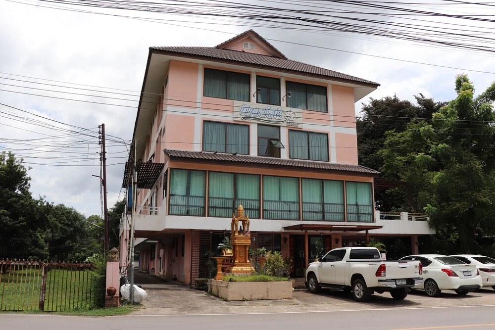 Tipsiri Place by OYO Rooms