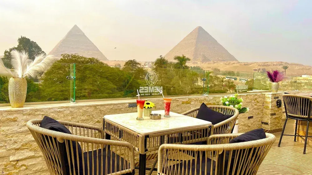 Nemes Pyramids View INN