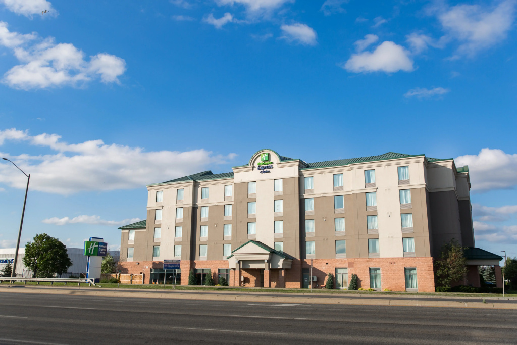 Holiday Inn Express & Suites Brampton by IHG