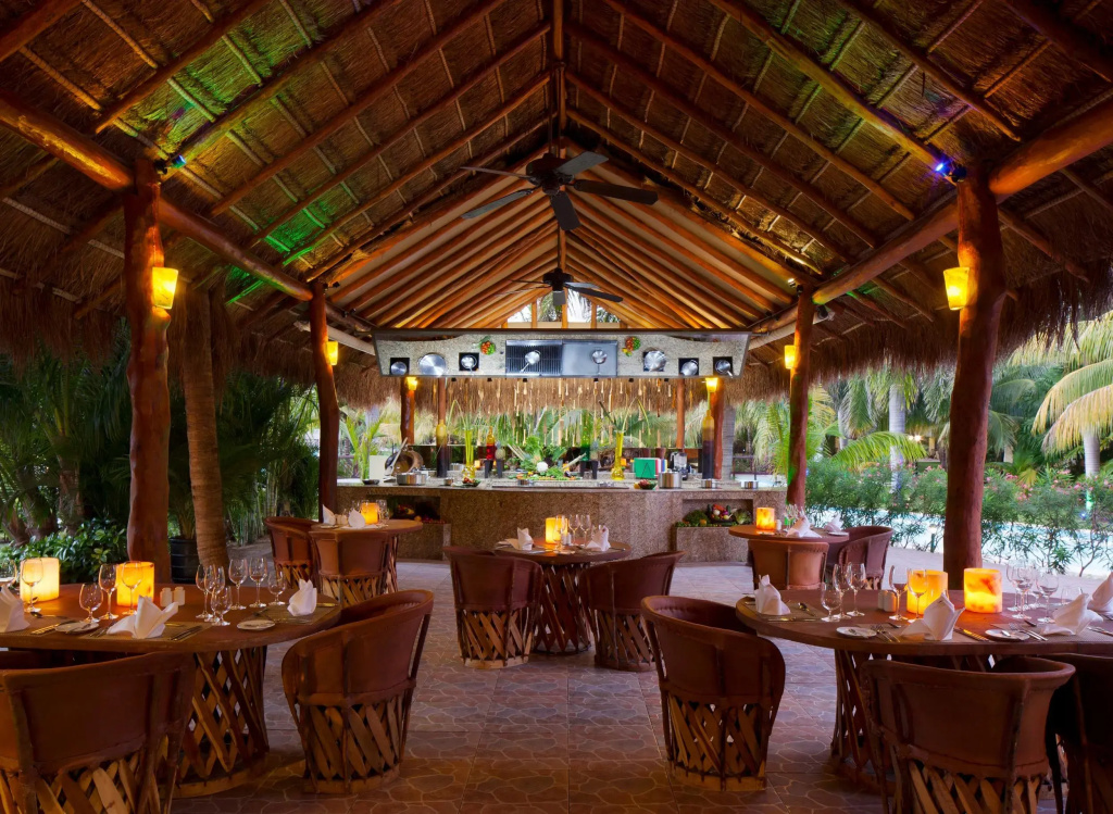 El Dorado Royale, Catamarán, Cenote & More Inclusive Aparthotel