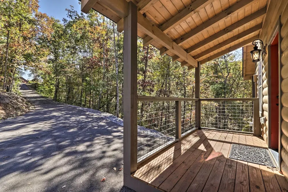 Pigeon Forge Cabin w/ Hot Tub: 1 Mi to Parkway