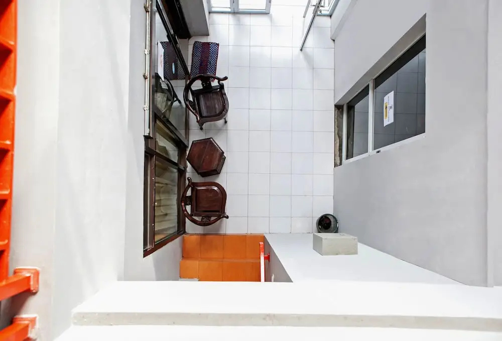 Lobby & Reception