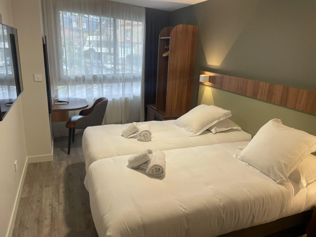 Standard Double room (full double bed)