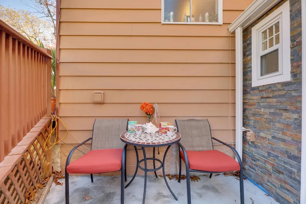 Cozy & Convenient Elmont Retreat w/ Patio!