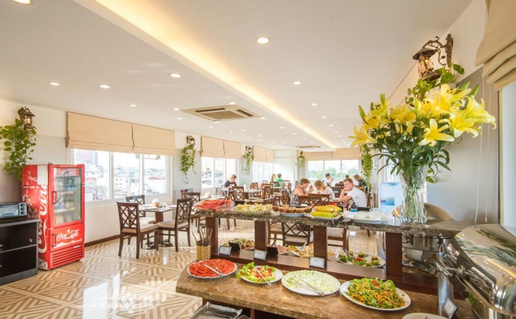 May De Ville Backpackers Hostel 믹스돔 조식5 by null