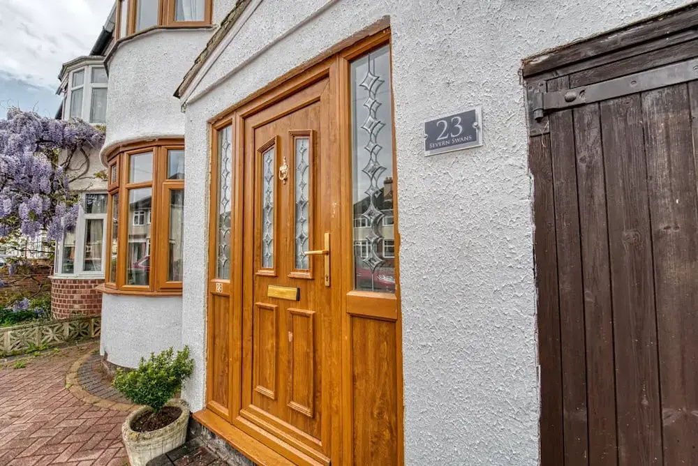 Host Stay Severn Swans House