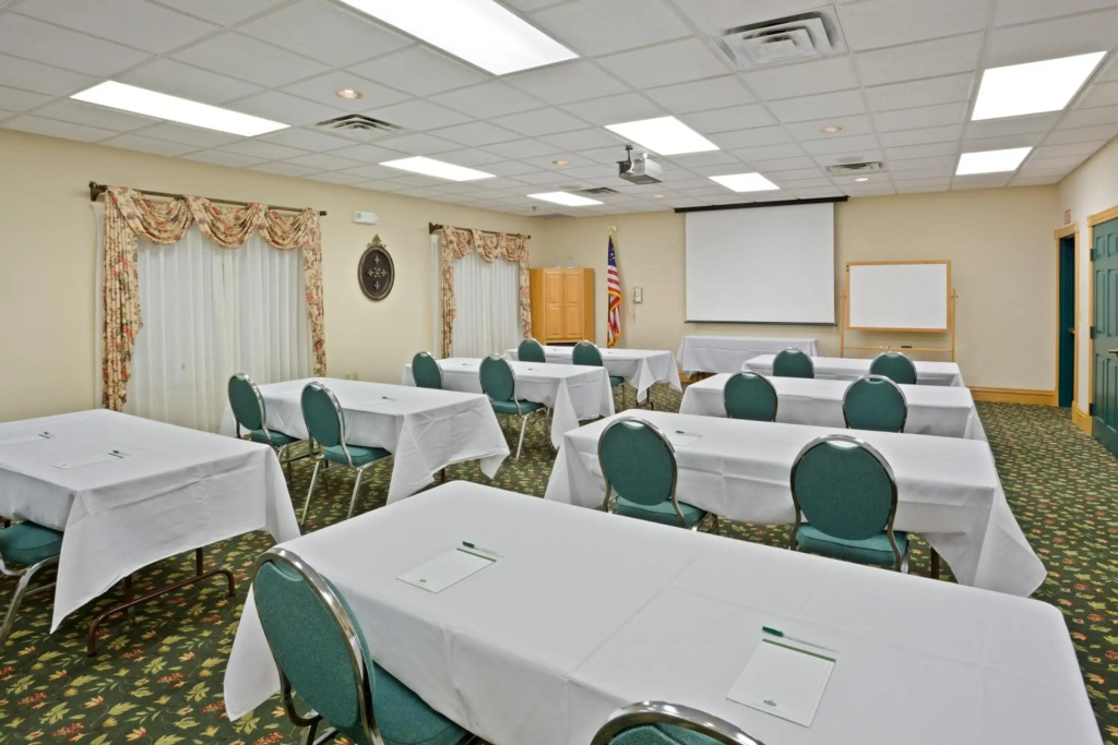 Country Inn & Suites by Radisson, Salina, KS - фото 15