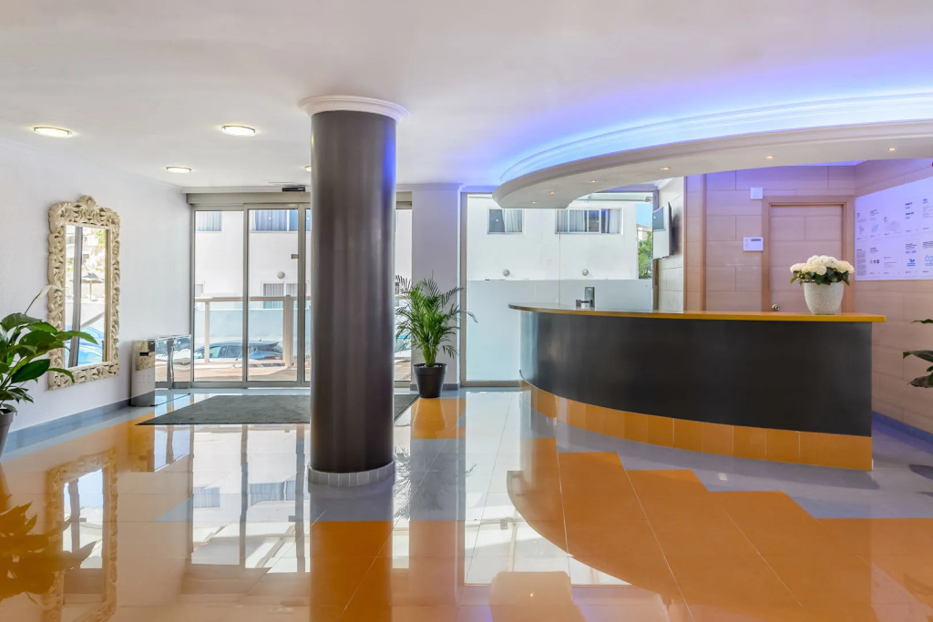 Lobby & Reception