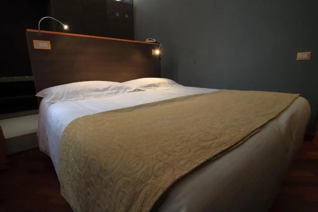 Double Room (full double bed)