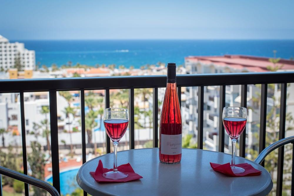 926. Seafront Studio with Fabulous View of Las Americas