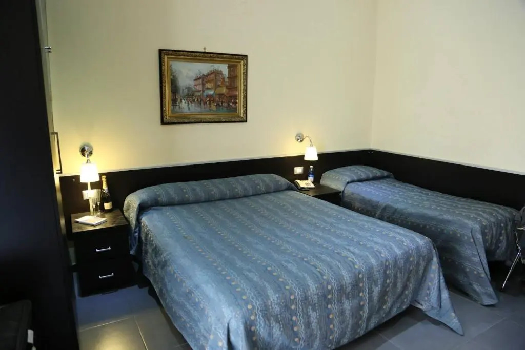 Standard Triple room