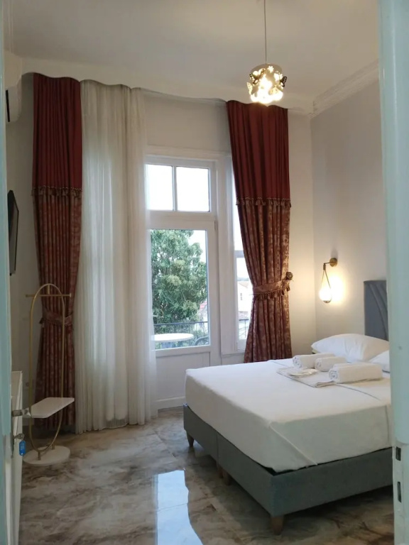Deluxe room with balcony and with sea view