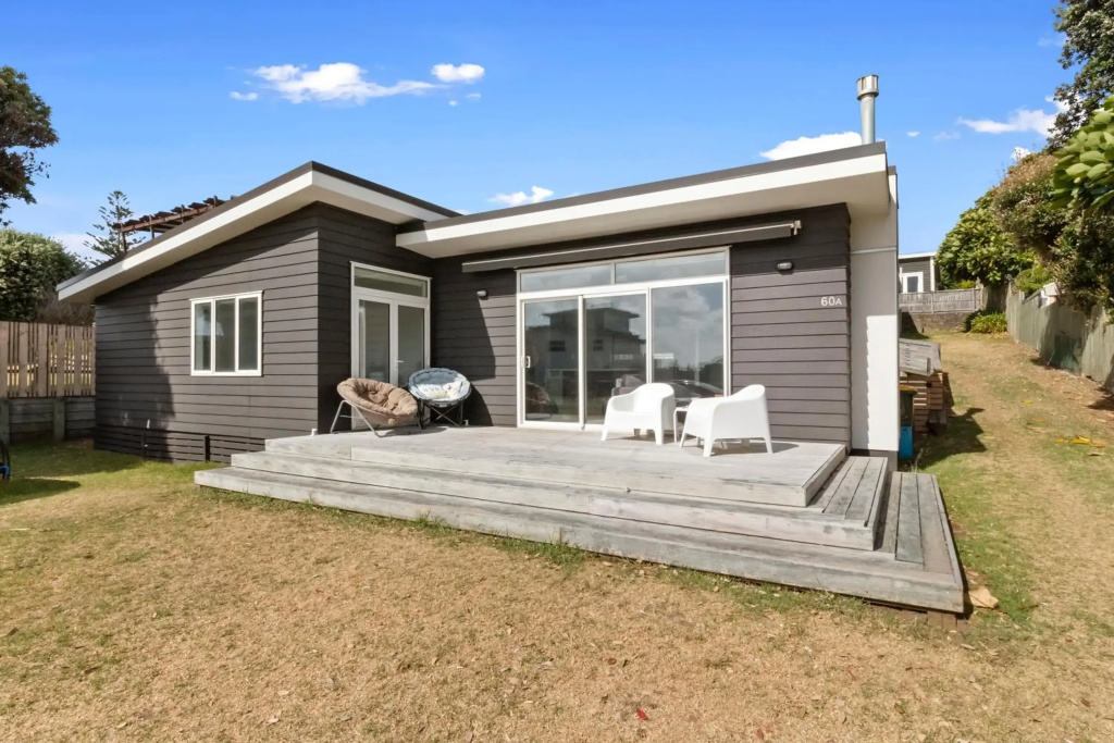 Modern Kiwi Bach - Waihi Beach Holiday Home
