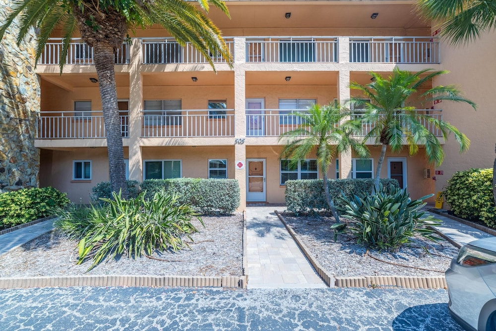 Newly Renovated 2 Beds 2 Baths Condo in St Pete Beach