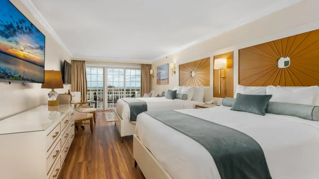 Premium Quadruple room with pool view