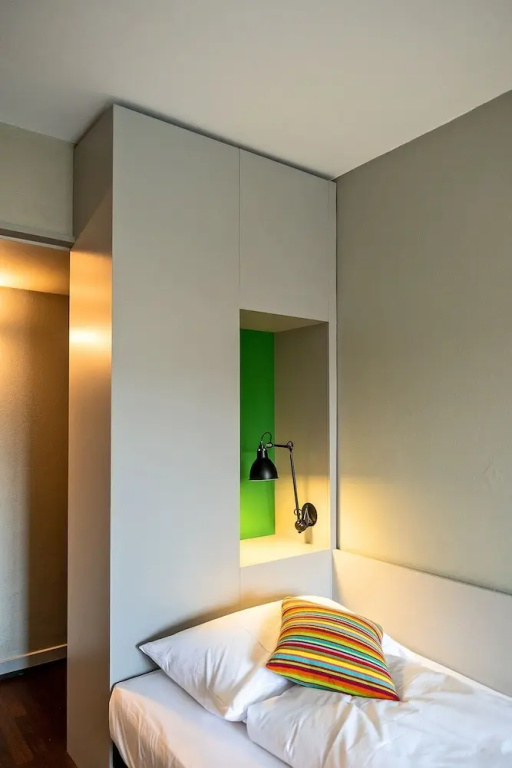 Single room River