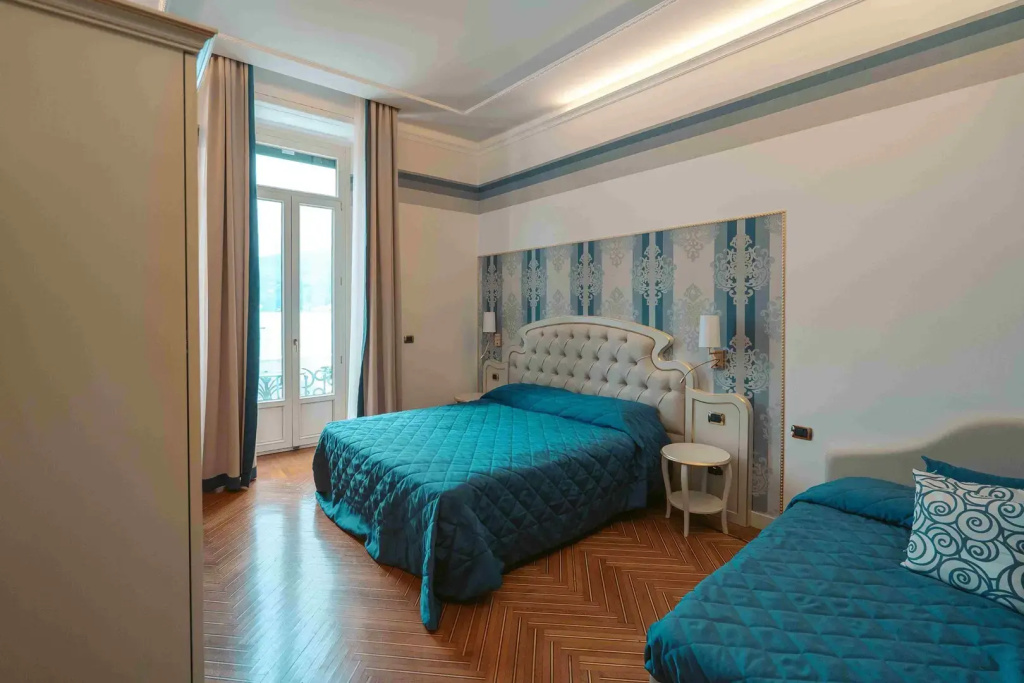 Triple room with balcony and with lake view