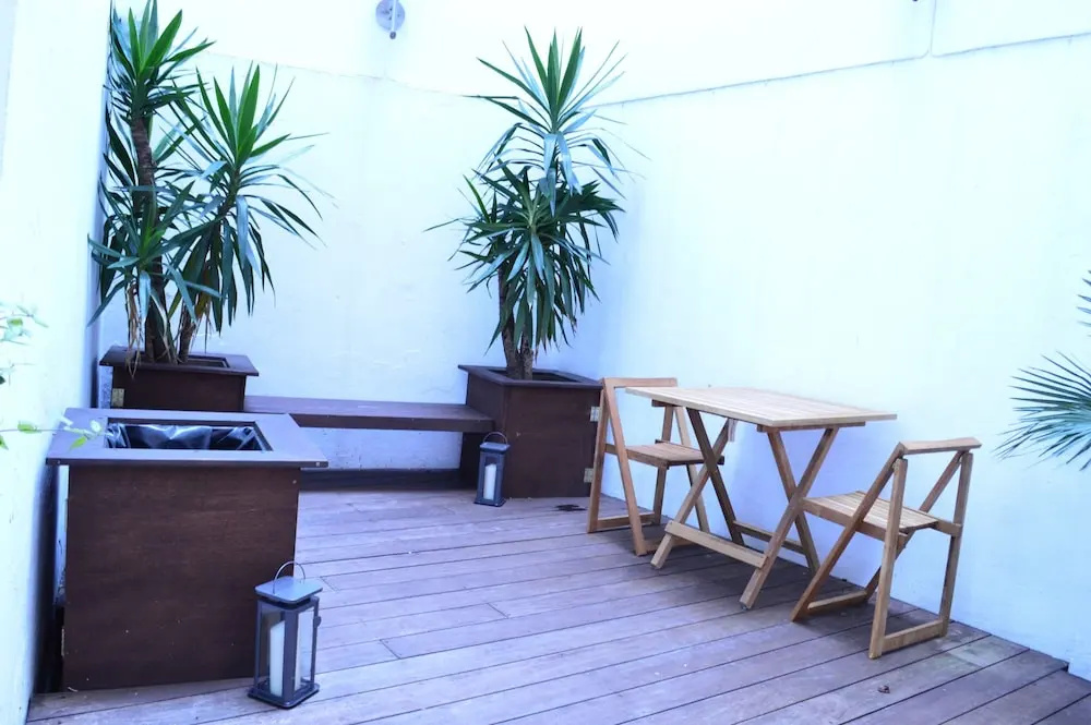 1 Bedroom Apartment With Terrace on Warren Street