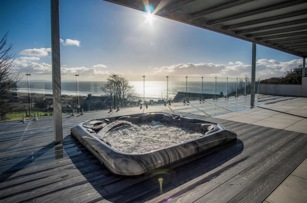 Sunrise - 5 Bedroom Luxurious Holiday Home - Pendine