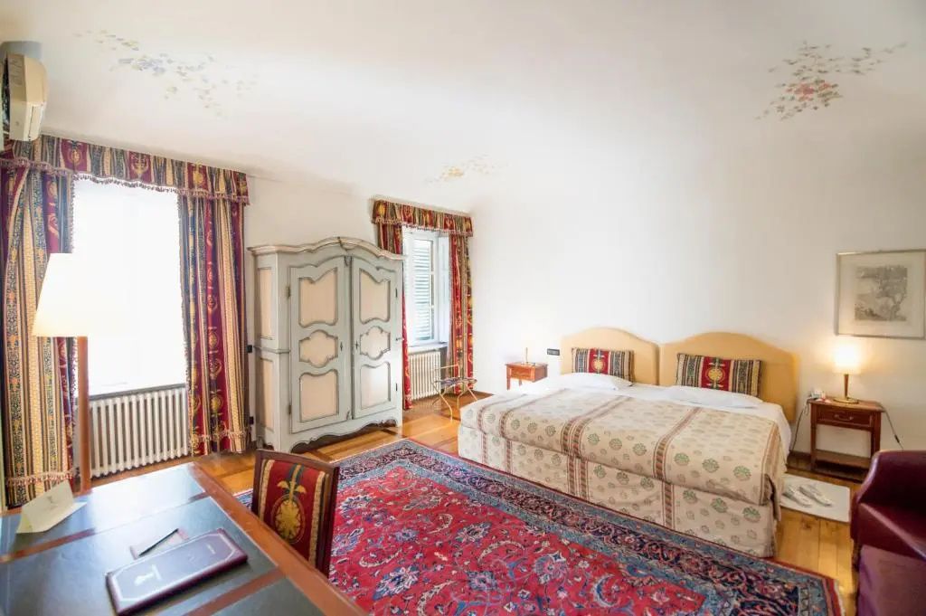 Deluxe Double room (full double bed)