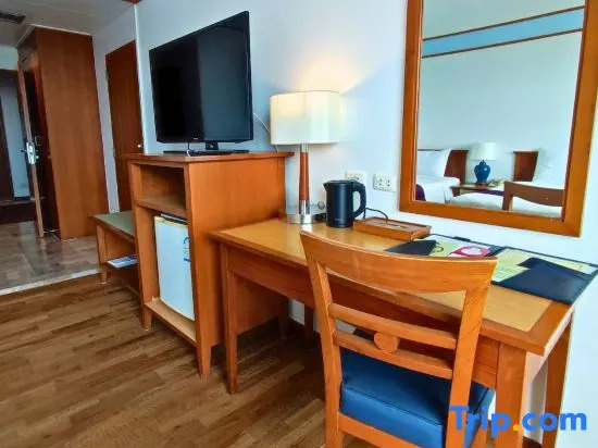 Трёхместный номер Deluxe в Diamond Plaza Hotel Suratthani