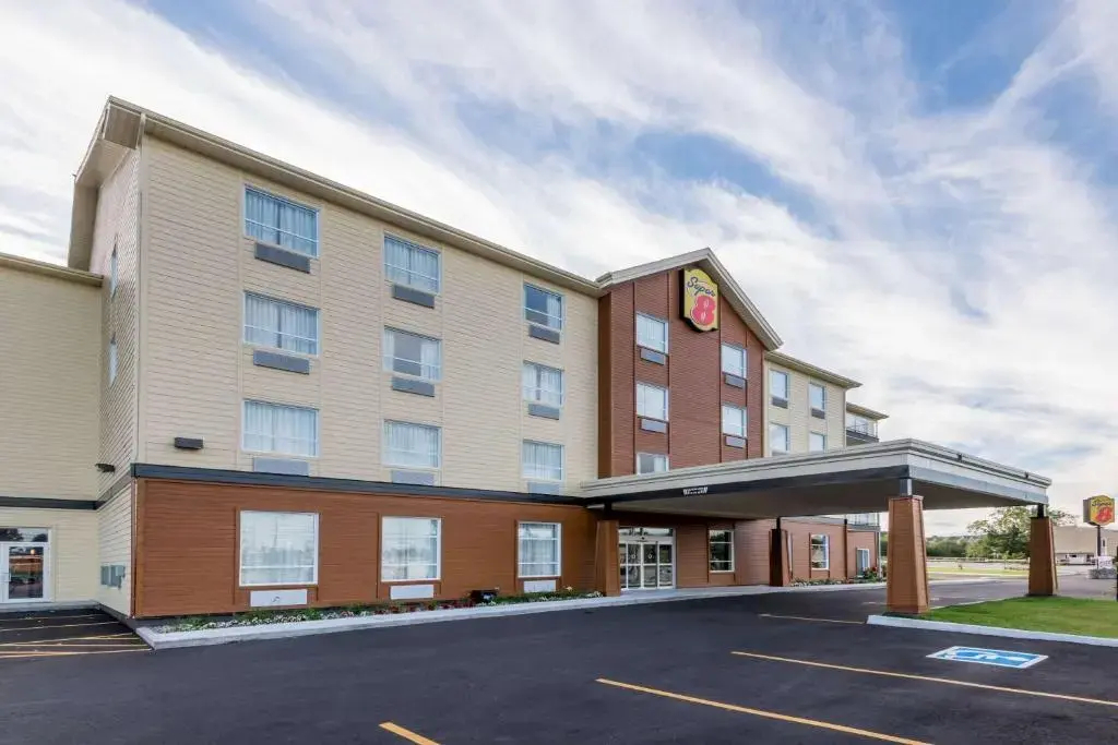 Super 8 Mont Laurier - фото 20