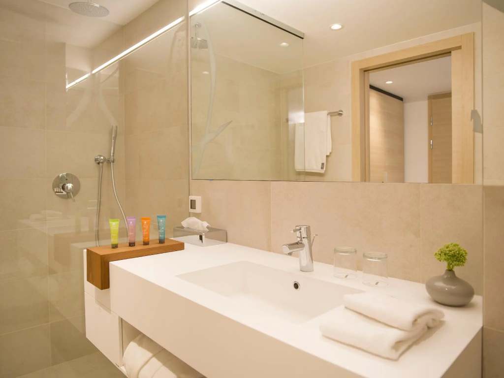 Classic Comfort Double room with balcony (full double bed)