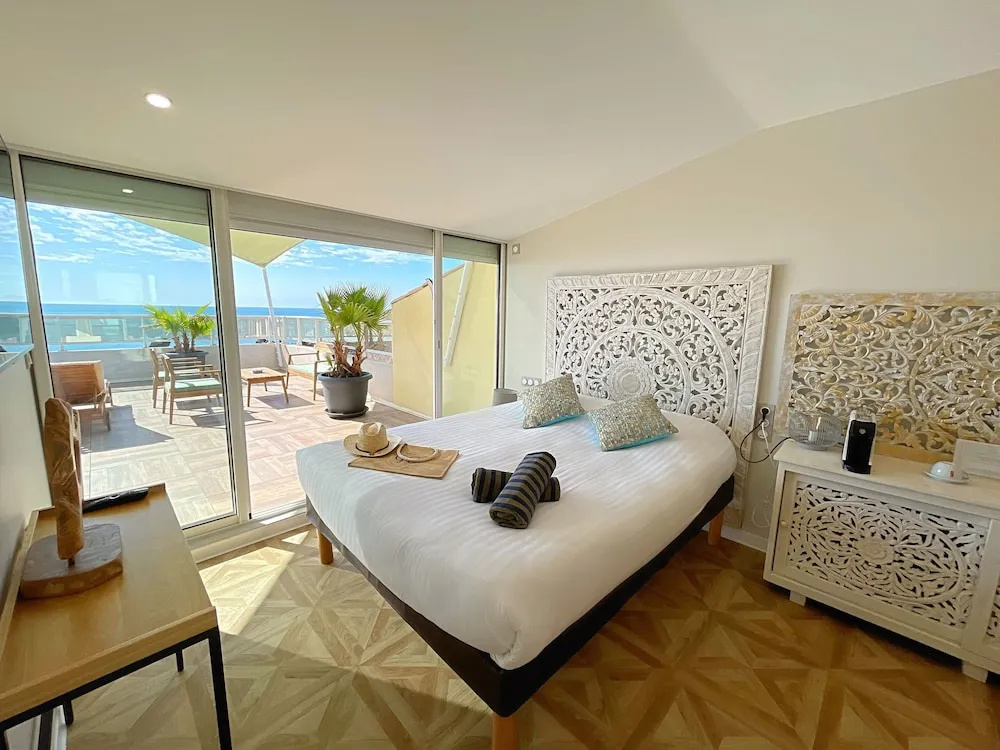 Luxury Double room with balcony (full double bed)
