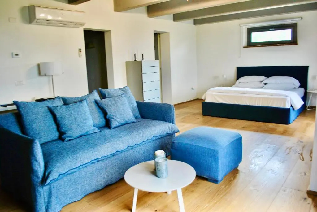 Double Suite (full double bed)