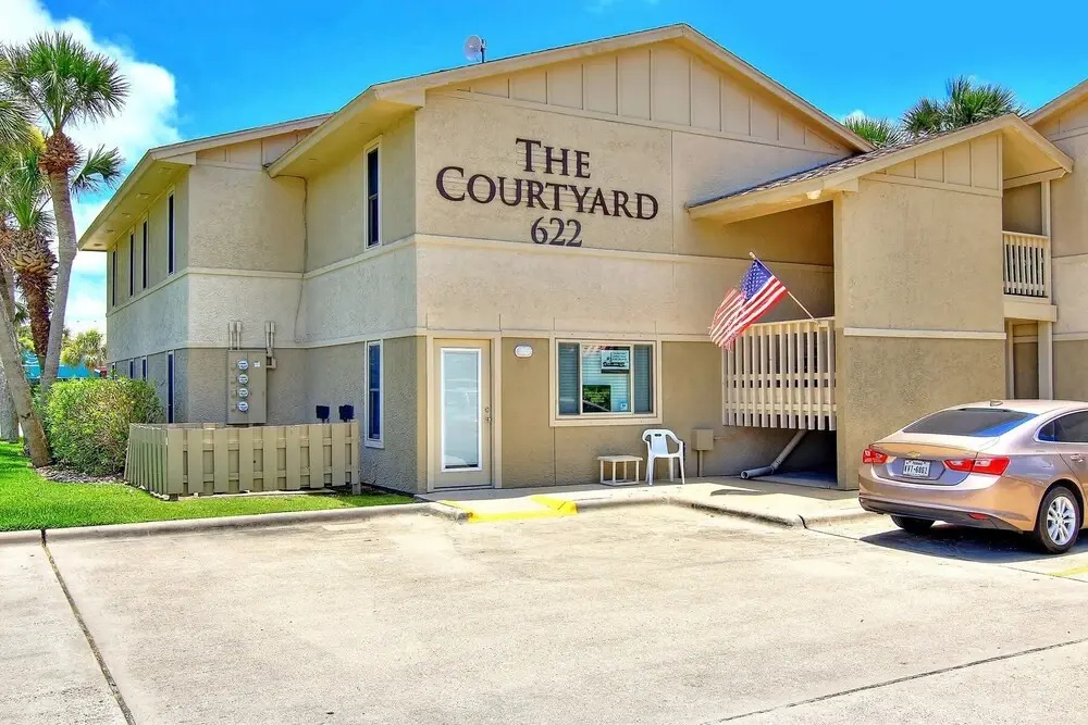 Courtyard #204 Condo by Redawning