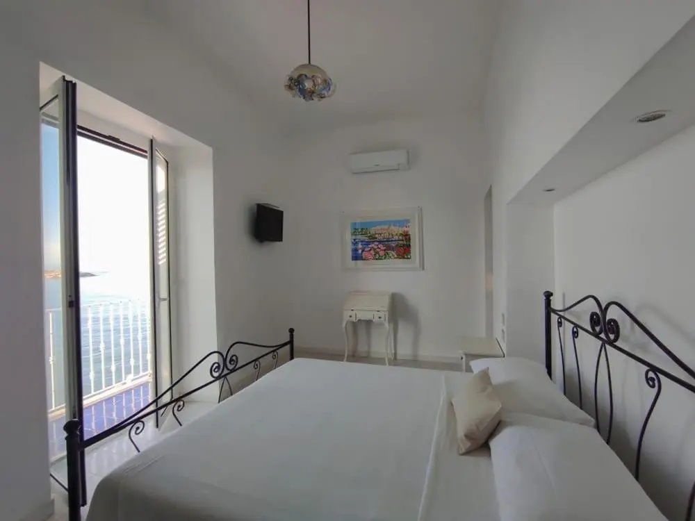 Standard Double room with balcony and with sea view (full double bed)
