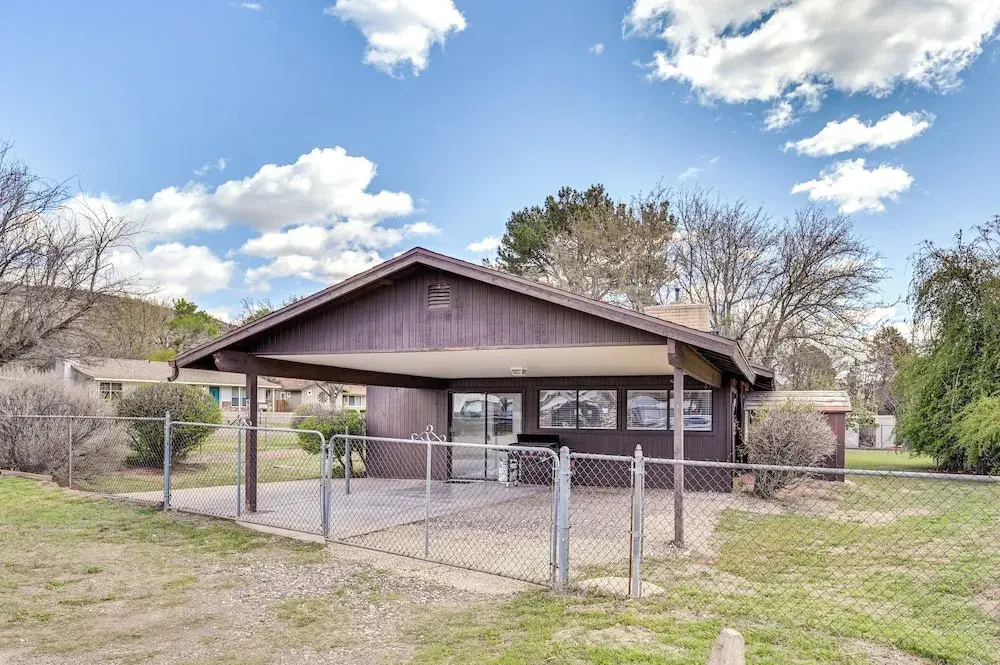 Pet-friendly Camp Verde Home w/ Gas Grill!