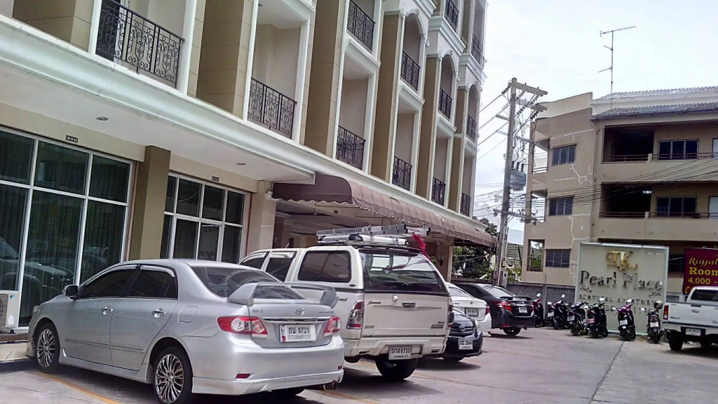 LK Pearl Place