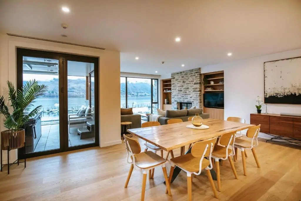 Spinnaker Tahi - Sleeps 6 - Central Location - Lake Views