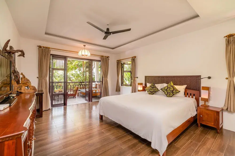 Deluxe Double room with balcony and with view (full double bed)
